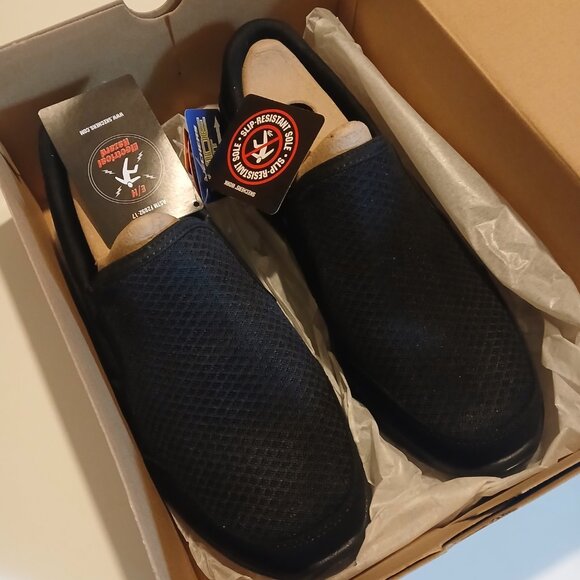 NWT Women's Cozard Slip Resistant Skechers Black Size 10W - Picture 5 of 7